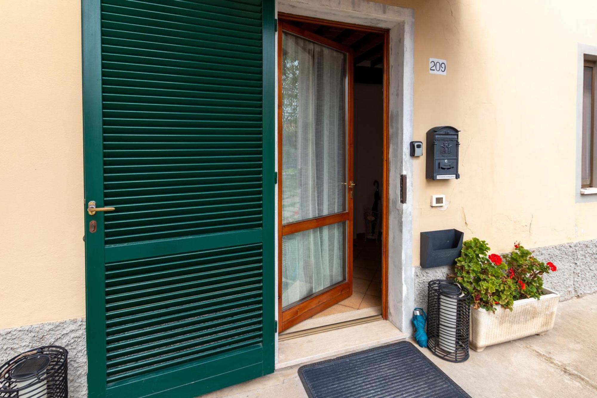 Pit Stop, Camera Con Bagno Privato, Parcheggio E Clima Apartment Pisa Exterior photo