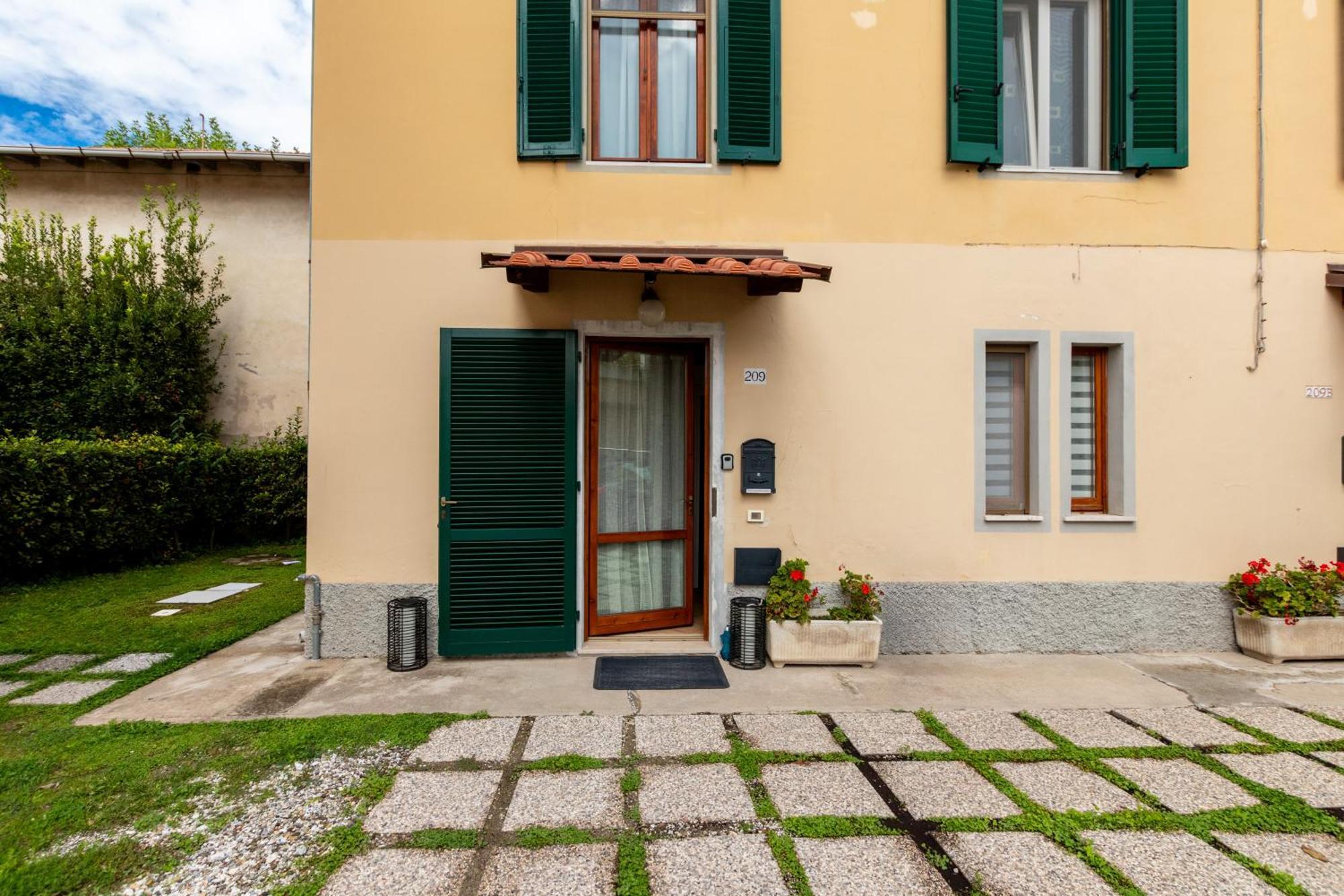 Pit Stop, Camera Con Bagno Privato, Parcheggio E Clima Apartment Pisa Exterior photo